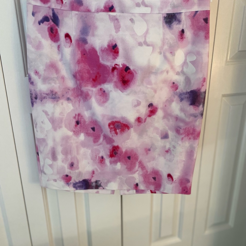 Cutest woman’s skirt with purple and pink colors in a size 6 by Lila Rose.